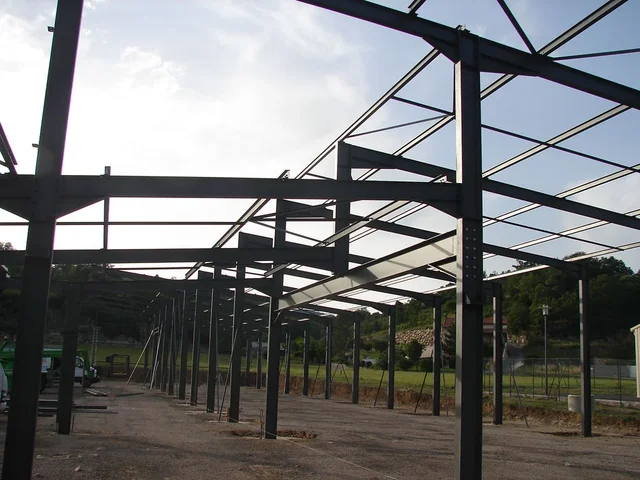 Charpente métallique, fabrication et pose Par Arnal et Gély
